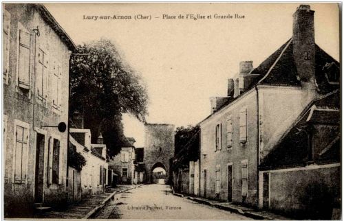 Lury sur Arnon - Place de l Eglise