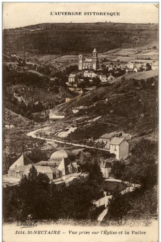 St. Nectaire - Vue prise sur l Eglise