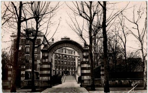Neuilly sur Seine - Entree de l Hospital Americain