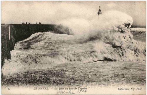 Le Havre - La Jetee un jour de tempete