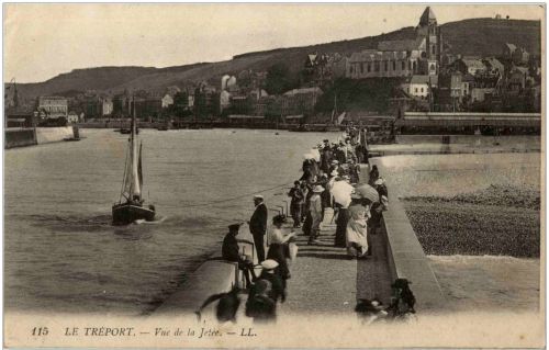 Le Treport - Vue de la Jetee