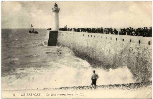 Le Treport - La Jetee a maree haute