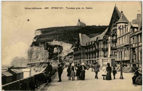 Etretat - Terasse pres du Casino