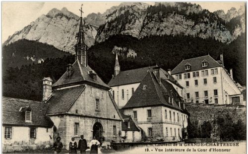 La Grande Chartreuse - vue interieure de la cour d Honneur