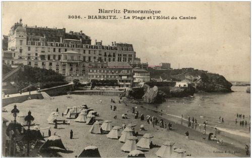 Biarritz - La Plage et l Hotel du casino