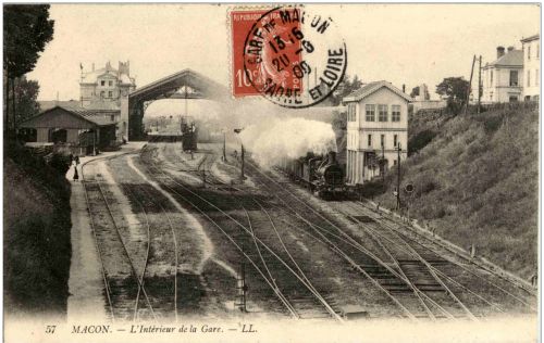 Macon - L interieur de la Gare