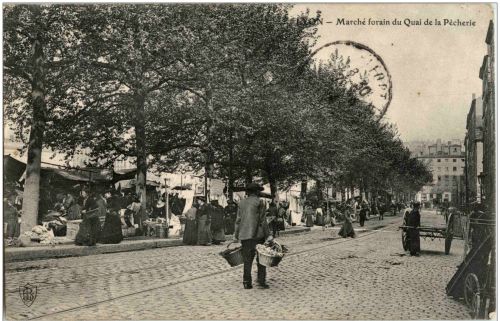Lyon - Marche forain du Quai de la Pecherie