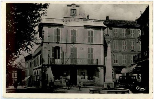 Istres - Place de la Maine