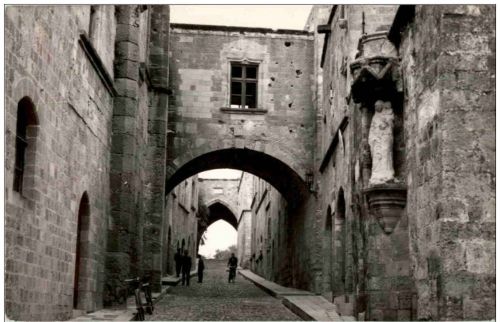 Rhodes - Knights street