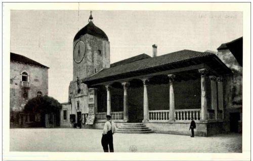 Trogir - Javna loza