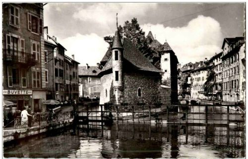 Annecy - Le Palais de l Isle et le Canal du Thiou