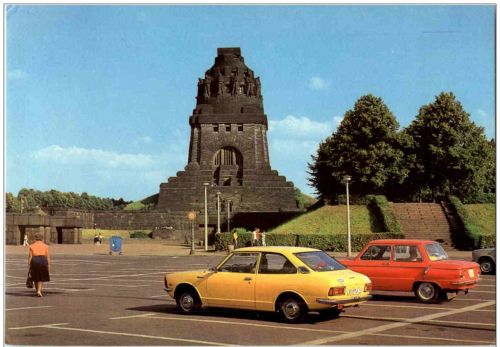 Leipzig - Völkerschlachtdenkmal - Auto