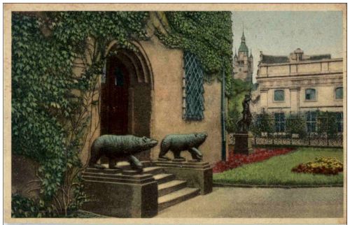 Dessau - Im Schlosshof