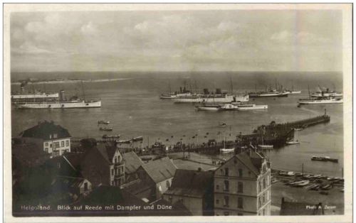 Helgoland - Blick auf Reede mit Dampfer