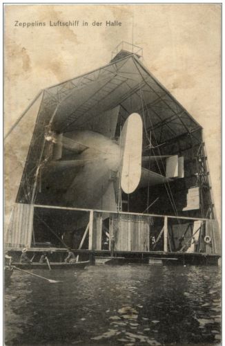 Zeppelin Luftschiff - in der Halle