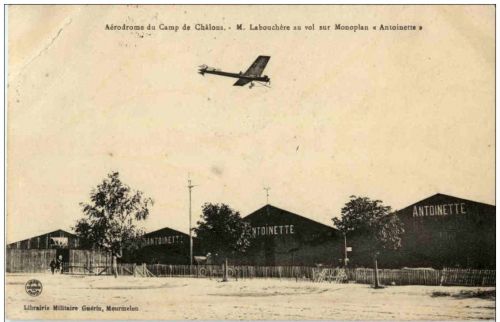 Aerodrome du Camp de Chalons - M. Labouchere au vol sur Monoplan Antoinette
