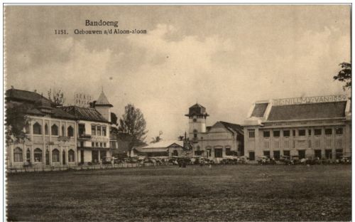 Bandoeng - Gebouwen a d Aloon-aloon
