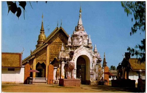 Front View of Wat Phrathat Hari phoon chai