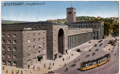 Stuttgart - Hauptbahnhof mit Strassenbahn