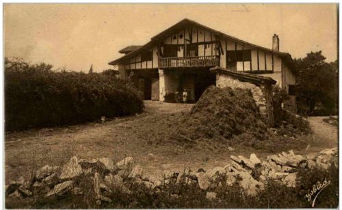 Au Pays Basque - Maison Basque a Ustaritz