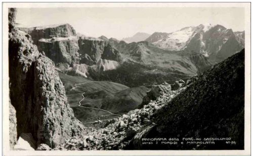 Panorama dalla Forc del Sassolungo verso Pordol e Marmolata