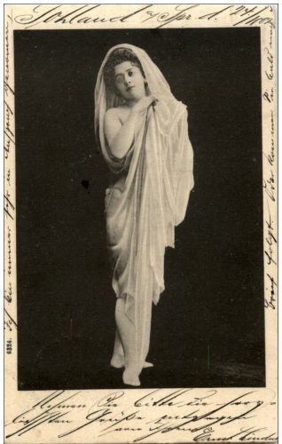 Frau in Schleier