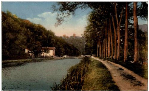 Vallee de la Zorn - Au fond les Ruines du chateau de Lutzelbourg