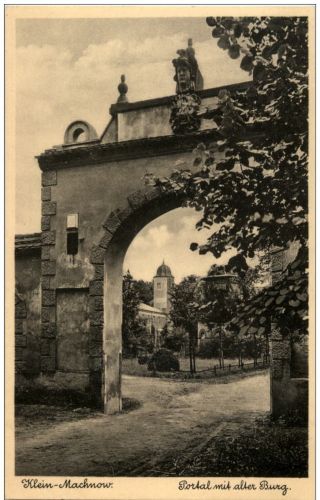 Kleinmachnow - Portal mit alter Burg