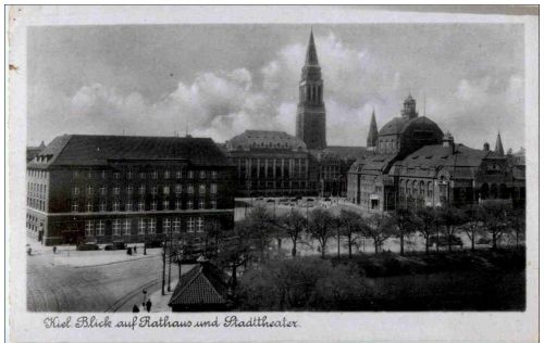 Kiel - Blick auf Rathaus und Stadttheater