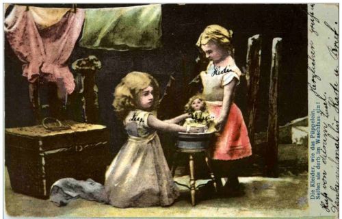 Kind mit Puppe Doll