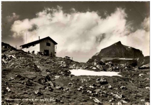 Segneshütte mit Piz Atlas - Berghütte