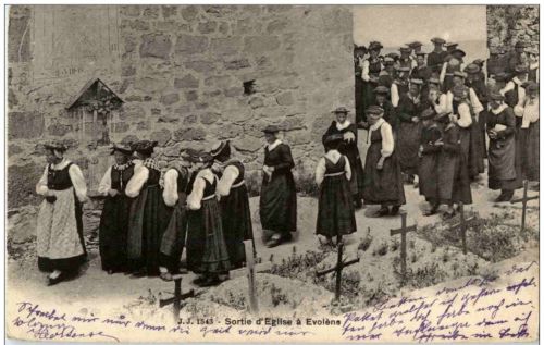 Sortie d Eglise a Evolene