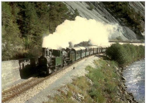 Heidi dans les gorges du Rhin pres de Trin - Eisenbahn