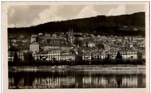 Neuchatel vu depuis le lac