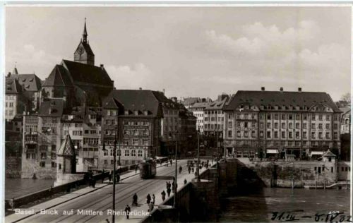 Basel - Blick auf Mittlere Rheinbrücke