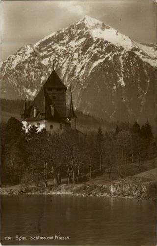Spiez - Schloss mit Niesen
