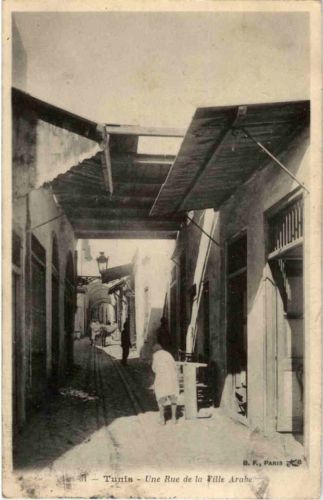 Tunis - Une rue de la Ville Arabe