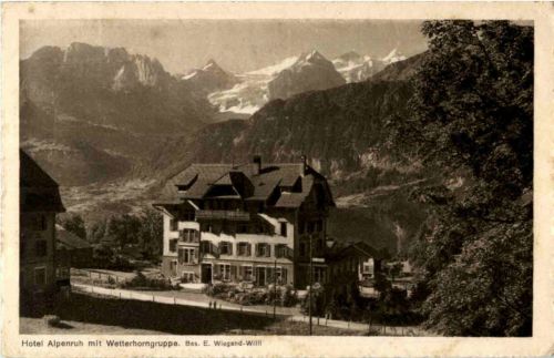 Hotel Alpenruh mit Wetterhorngruppe