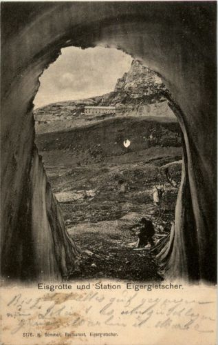 Eisgrotte und Station Eigergletscher