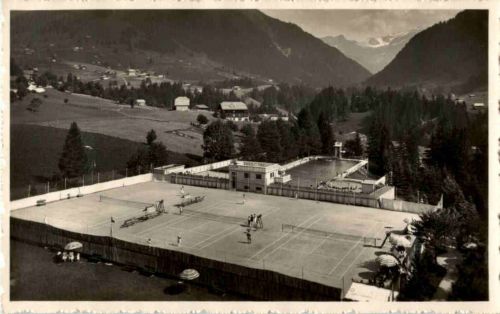 Gstaad - Schwimmbad und Tennis