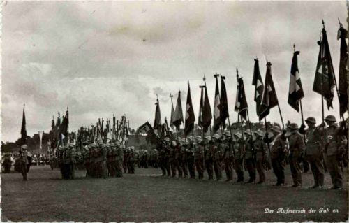 Der Aufmarsch der Fahnen