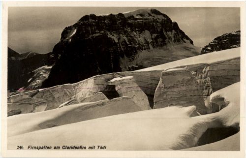 Firnspalten am Claridenfirn