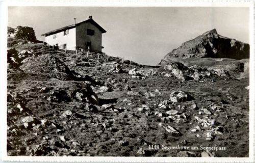 Segneshütte am Segnespass
