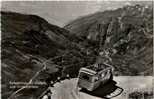 Furkastrasse mit Postbus