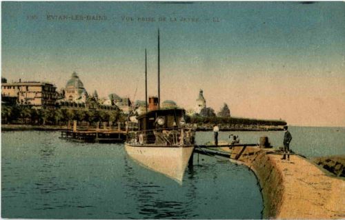 Evian les Bains - Vue prise de la Jetee