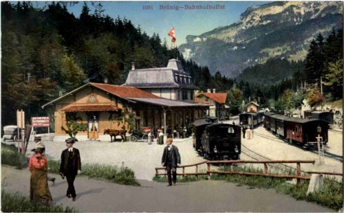 Brünig - Bahnhof mit Zug