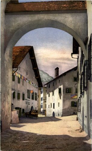 alter Torbogen in Zuoz