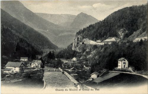 Champ du Moulin et Creux du Van