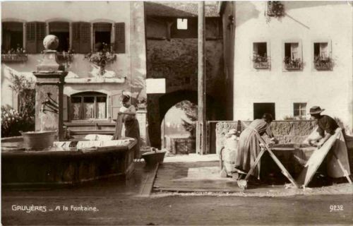 Gruyeres - A la fontaine