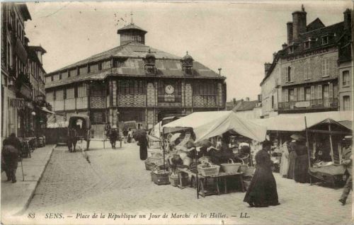 Sens - Place de la Republique Marche